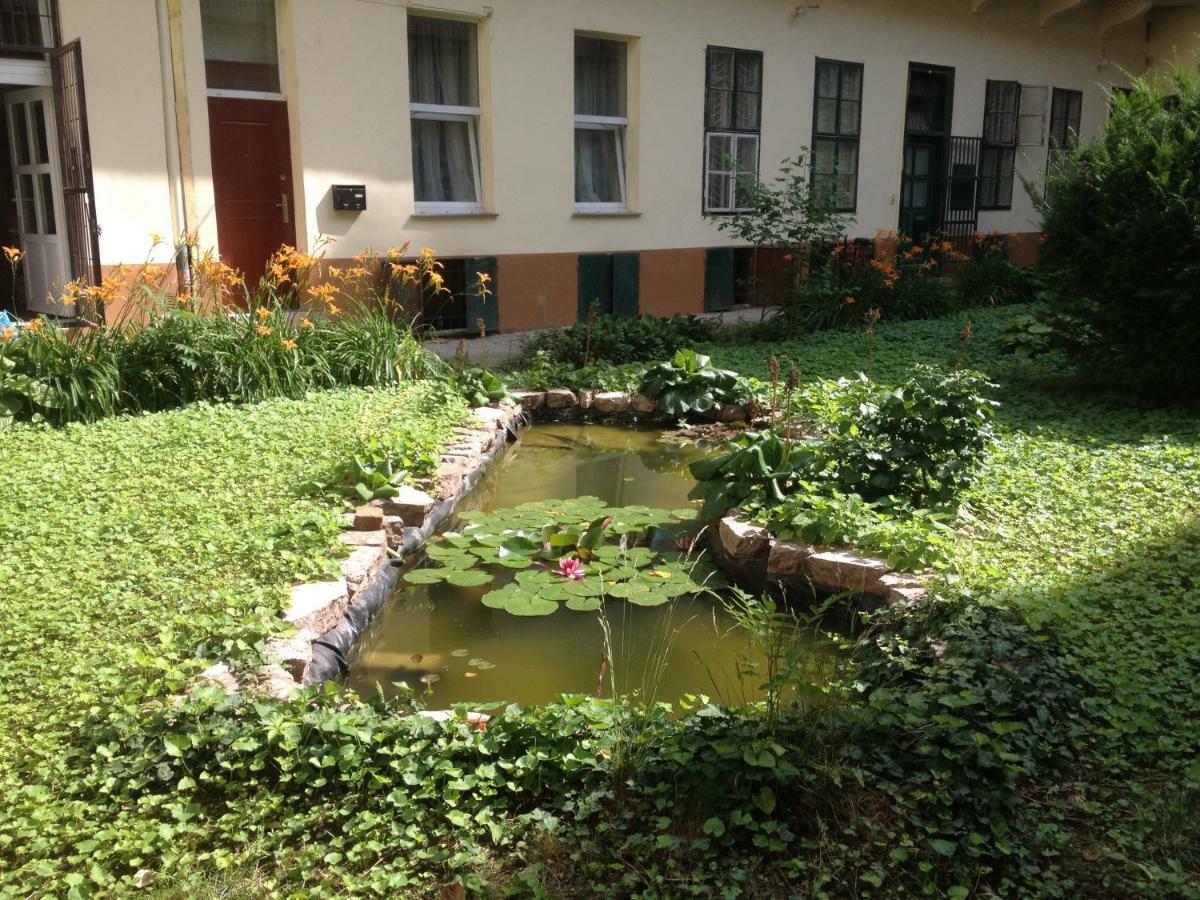 Gabi'S Central Broadway Nest @ Nagymezo Str Budapest Bagian luar foto