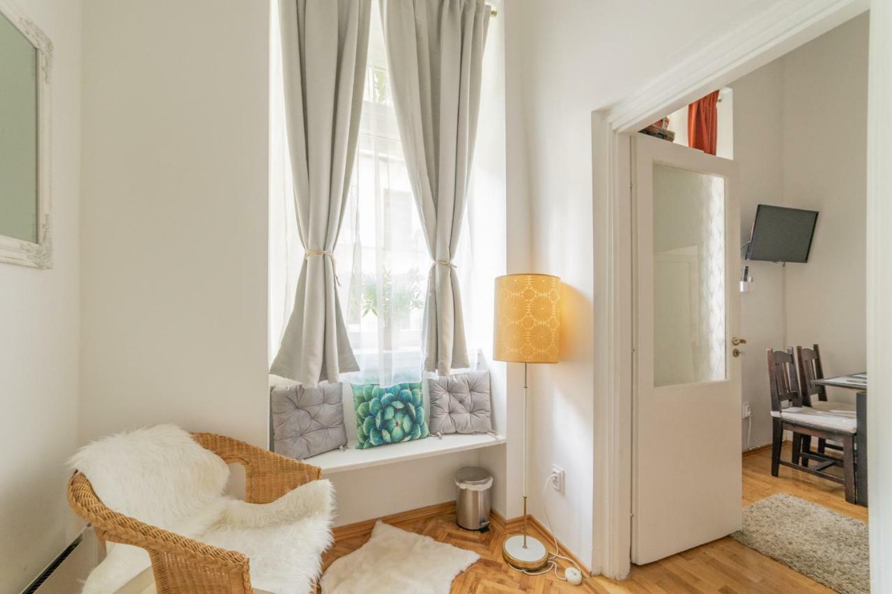 Gabi'S Central Broadway Nest @ Nagymezo Str Budapest Bagian luar foto