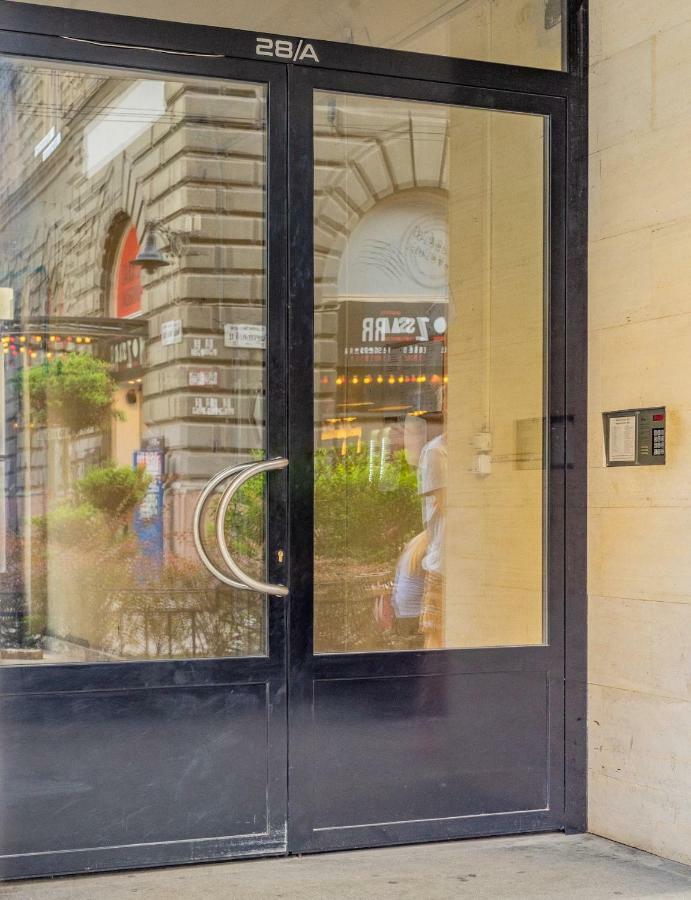 Gabi'S Central Broadway Nest @ Nagymezo Str Budapest Bagian luar foto
